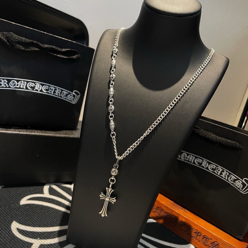 Ch*0me He**ts necklaces